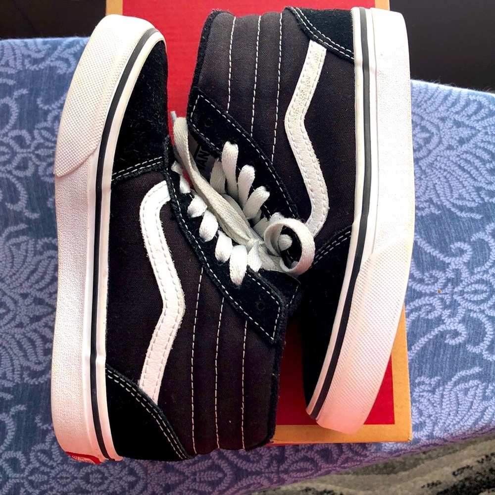 (SOLD) VANS Ward Hi Skate Shoes